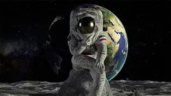 فضانورد ایرانی ( با پرچم ایران و آرم سپاه)