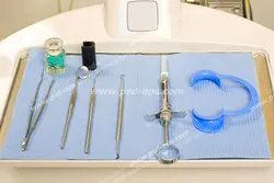 عکس با کیفیت تبلیغاتی تجهیزات لازم دندان پزشکی از جمله آینه پنس سرنگ گوتاکاتر