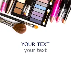 عکس با کیفیت تبلیغاتی لوازم آرایشی رژ لب و رژ گونه و براش و سایه چشم