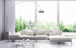 عکس با کیفیت تبلیغاتی مبلمان سفید رنگ با میز و آباژور