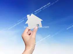 عکس با کیفیت تبلیغاتی خانه کاغذی در دست