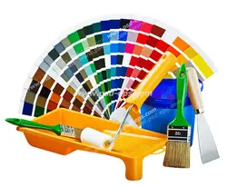 عکس با کیفیت تبلیغاتی جدول رنگی روی دیوار و غلطک و چتکه رنگ و کاردک