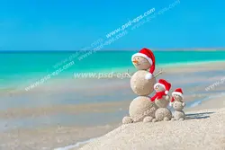 عکس با کیفیت تبلیغاتی درست کردن آدم برفی با شن لب ساحل