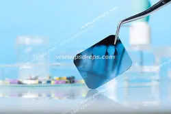 عکس با کیفیت تبلیغاتی عکس دندان و ریشه دندان که با پنس نگه داشته شده است