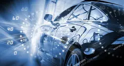 عکس با کیفیت تبلیغاتی نمای عقب ماشین لوکس و طرح محو شده کیلومتر شمار