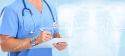 عکس با کیفیت تبلیغاتی پزشک در حال نوشتن وضعیت بیمار