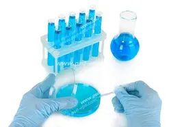 عکس با کیفیت تبلیغاتی بالن ته صاف لوله آزمایشگاه قطره چکان پزشک آزمایشگاه