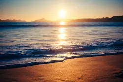 عکس با کیفیت تبلیغاتی غروب دل انگیز در ساحل