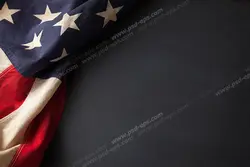 عکس با کیفیت تبلیغاتی پرچم آمریکا چین خورده قرار گرفته در سمت چپ کادر عکس