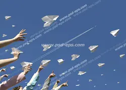 عکس با کیفیت تبلیغات موشک های کاغذی که توسط مردم پرتاب میشوند