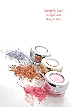 عکس با کیفیت سایه های چشم با رنگ های مختلف صورتی ، قهوه ای و بنفش