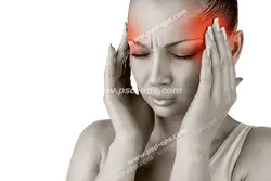 عکس با کیفیت بانویی با درد میگرن و یا احساس درد در ناحیه گیجگاه سر