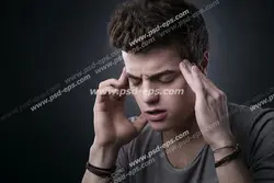 عکس با کیفیت فردی با درد میگرن در ناحیه سر