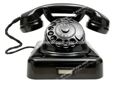 عکس با کیفیت تلفن قدیمی سیاه رنگ با شماره گیر دستی گرد