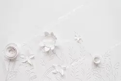 عکس با کیفیت کاغذ دیواری سه بعدی یا طرح بین کاغذ دیواری با شکل انواع گل های کاغذی و سفید برجسته