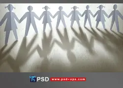 طرح لایه باز آدمک های کاغذی سفید به شکل دختربچه و پسربچه دست در دست هم