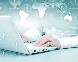 عکس با کیفیت لپ تاپ و نقشه جهان و ارتباط افراد مختلف با هم