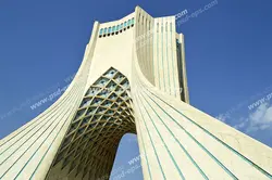 عکس با کیفیت نمایی از میدان یا برج آزادی تهران به عنوان نماد ملی و جاذبه گردشگری