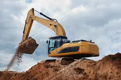 عکس با کیفیت بیل مکانیکی در حال حفر گودال یا کانال، گودبرداری در زمین های سخت، تخریب بتن و سنگ در عملیات خاکی