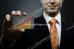 عکس با کیفیت نمودار رشد قیمت طلا و سکه در دست مدیر بازرگانی یا تاجر سکه