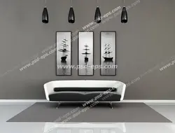 عکس با کیفیت اتاق پذیرایی با تم سیاه سفید و توسی دارای مبل ، قاب و لوستر یا دکوراسیون داخلی خانه به سبک مدرن