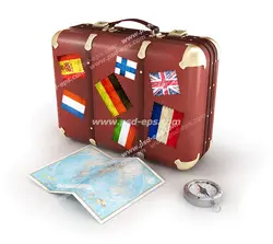 عکس با کیفیت چمدان مسافرتی قهوه ای قدیمی با تمبرهای مختلف در کنار نقشه و قطب نما