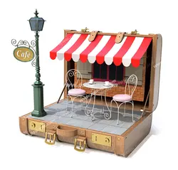 عکس با کیفیت فانتزی از چمدانی چرمی با ماکت کافی شاپی داخل آن