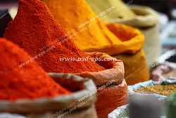 عکس با کیفیت کیسه های ادویه از جمله زردچوبه ، فلفل ، گشنیز و ... درون مغازه یا فروشگاه ادویه فروشی