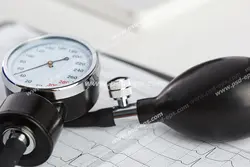 عکس با کیفیت دستگاه فشار خون به همراه نوار فشار خون