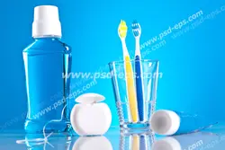 عکس با کیفیت تبلیغاتی محصولات بهداشتی مسواک ، خمیردندان ، دهان شویه و نخ دندان با زمینه آبی