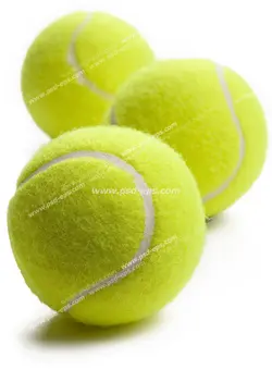 عکس با کیفیت سه عدد توپ تنیس با زمینه سفید