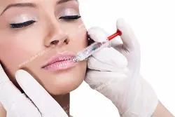 عکس با کیفیت تزریق ژل و بوتاکس لب توسط پزشک برای بانوان