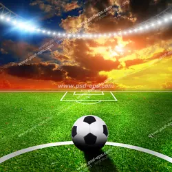 عکس با کیفیت زمین فوتبال به همراه توپ در هنگام غروب آفتاب