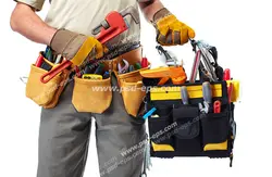 عکس با کیفیت تکنسین برق ، لوله کشی یا مکانیک با ابزارآلات مورد نیاز در جعبه ابزار