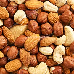 عکس با کیفیت نمای نزدیک از مغز آجیل ها از جمله بادام درختی ، بادام هندی ، بادام زمینی و فندق ویژه استفاده در امور تبلیغاتی و تجاری طراحی کاتالوگ ، بروشور و تراکت با موضوع باغبانی ، کشاورزی و برداشت محصول و فروشگاه آجیل یا آجیل فروشی و مغزهای مفید و پیام های سلامتی و انواع بادام