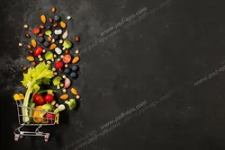 عکس با کیفیت طراحی شده از میوه و تره بار در سبد خرید و اطراف آن ویژه استفاده در امور تبلیغاتی و تجاری طراحی کاتالوگ ، بروشور و تراکت با موضوع باغبانی ، کاشت میوه ، میدان و تره بار ، فروشگاه میوه و تره بار و میوه فروشی