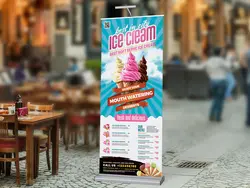 بنر استند یا رول آپ بنر لایه باز تبلیغاتی بستنی فروشی با تصاویر بستنی قیفی و منوی قیمت ها در پایین آن