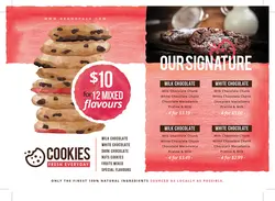 تراکت یا پوستر شیرینی فروشی خانگی و شیرینی های خشک با تصاویر شیرینی و بیسکوییت با رنگ قهوه ای و صورتی