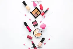 عکس با کیفیت لوازم آرایشی مختلف از جمله لاک ، رژ ، رژ گونه ، پد ، سایه و... چیده شده در کنار هم با رنگ های مختلف بر روی زمینه سفید