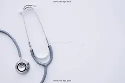 عکس با کیفیت ابزار پزشکی فشارسنج جهت معاینه فشار بیمار یا دانلود عکس با کیفیت استتوسکوپ یا گوشی معاینه پزشکی بر روی زمینه سفید