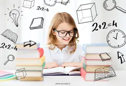 عکس های با کیفیت کودک دختر در حال مطالعه ، تفکر و کار با لب تاپ با زمینه آیکون های آموزشی یا دانلود عکس با کیفیت دختر بچه در حال تفکر با کتاب باز روی میز و زمینه روشن و سفید با آیکون های ریاضی و اعداد و لامپ و کتاب و قطعات پازل