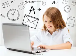 عکس های با کیفیت کودک دختر در حال مطالعه ، تفکر و کار با لب تاپ با زمینه آیکون های آموزشی یا دانلود عکس با کیفیت دختر بچه در حال تفکر با کتاب باز روی میز و زمینه روشن و سفید با آیکون های ریاضی و اعداد و لامپ و کتاب و قطعات پازل