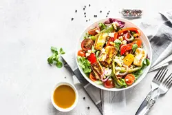 عکس استوک سالاد رژیمی کتو داخل کاسه