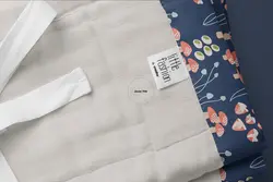 موکاپ پیشبند آروغ گیر نوزاد