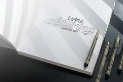 موکاپ دفتر طراحی و خوشنویسی