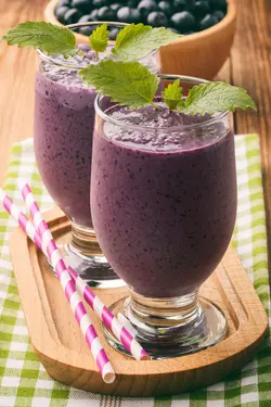 عکس استوک آبمیوه بلوبری تازه