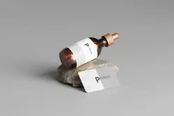 موکاپ بطری قطره چکان شیشه ای کهربایی