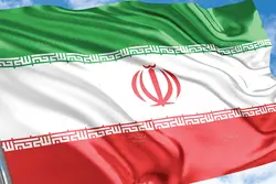 موکاپ پرچم برافراشته روی میله