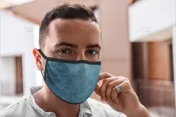 موکاپ ماسک پارچه ای روی صورت زن و مرد