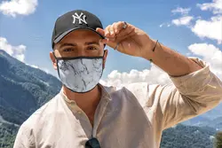 موکاپ ماسک پارچه ای روی صورت زن و مرد